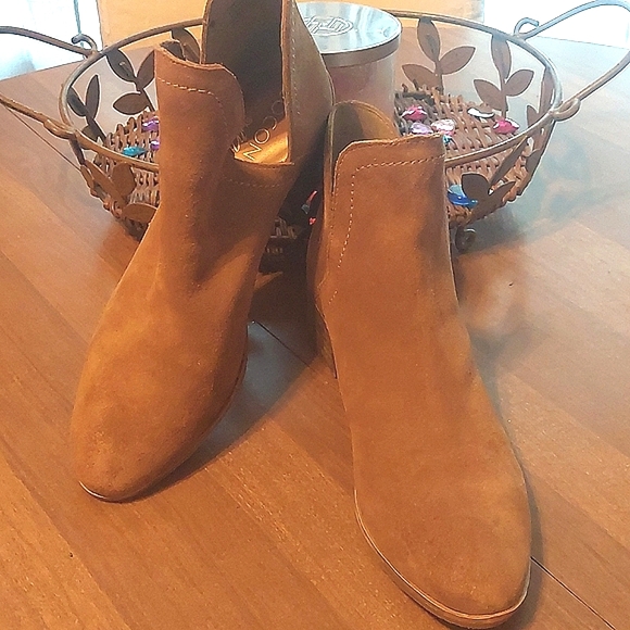 Ankle booties - Picture 2 of 6